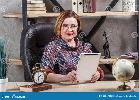 Senior Office Lady 2